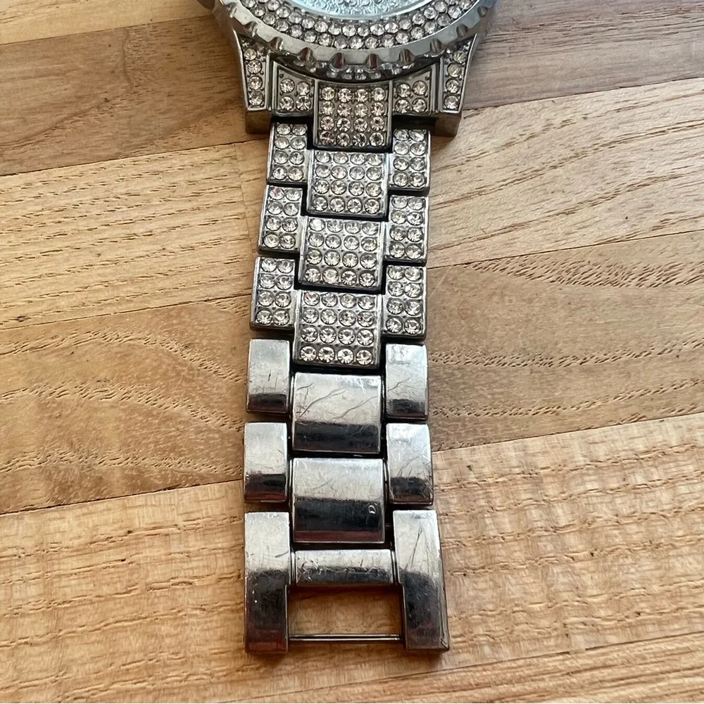 Unbranded Ladies all over rhinestones silver tone fashion watch NEW BATTERY